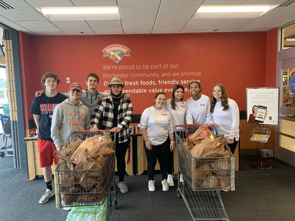 Students shopping for NH Tackles Hunger