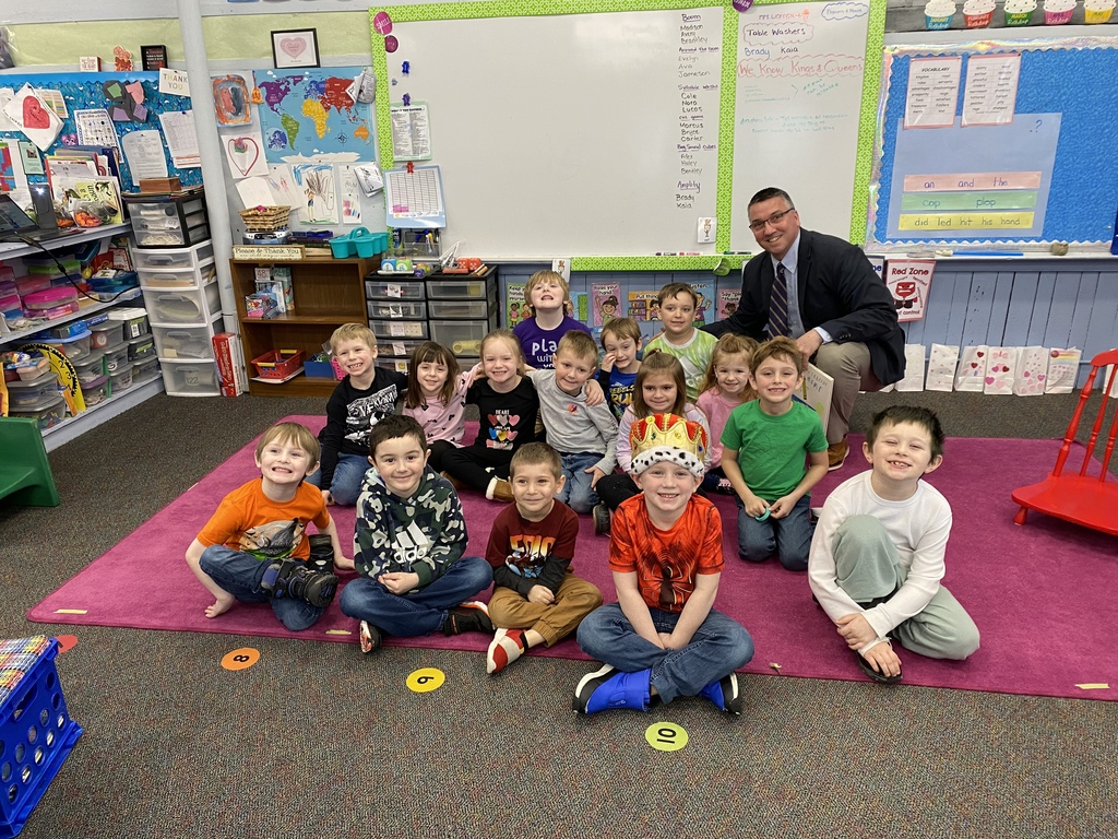 Nancy Loud K students with superintendent